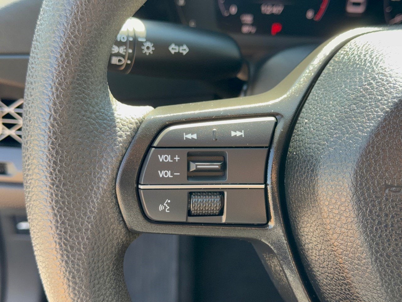 2025 Honda Accord SE - Photo 18