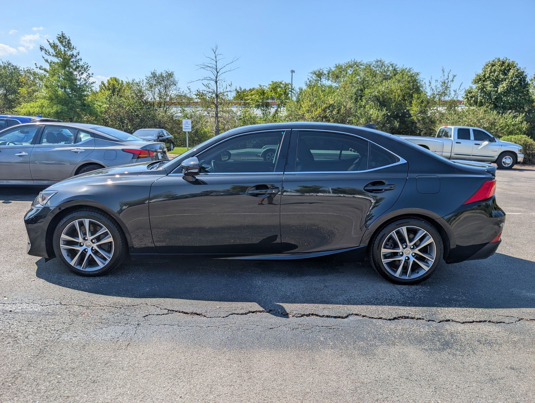 2020 Lexus IS 300 photo 2