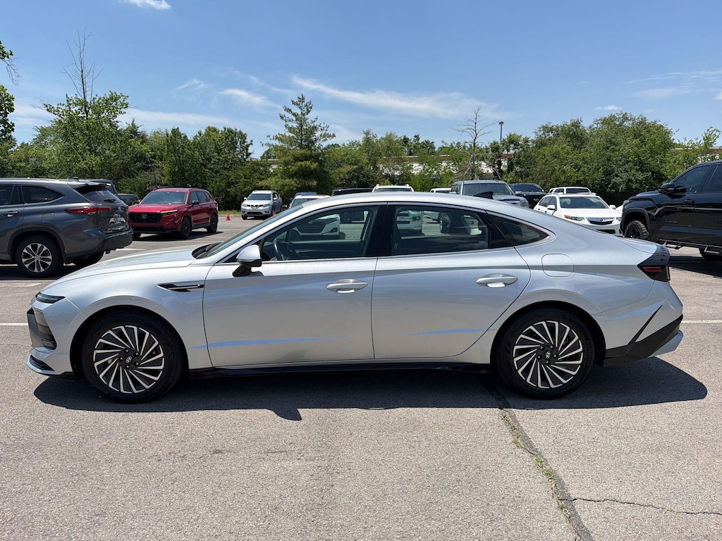 Used 2025 Hyundai Sonata Hybrid SEL Sedan