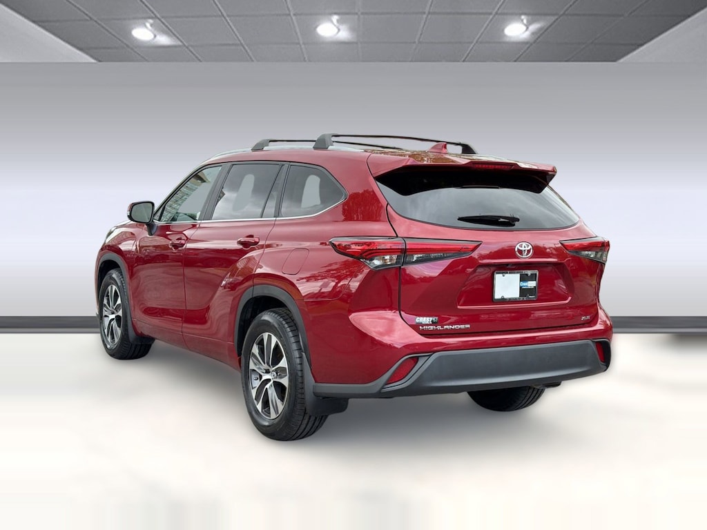 Used 2023 Toyota Highlander XLE SUV