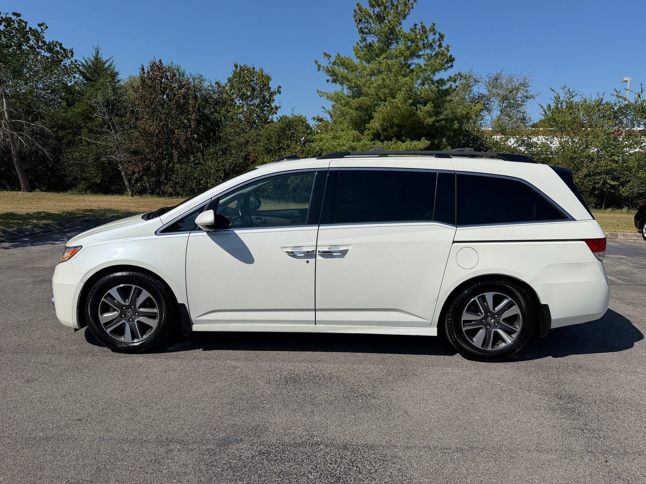 Used 2015 Honda Odyssey Touring with VIN 5FNRL5H96FB060700 for sale in Nashville, TN