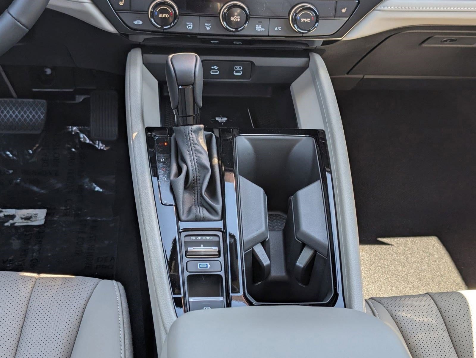 2025 Honda Accord Hybrid EX-L - Photo 17