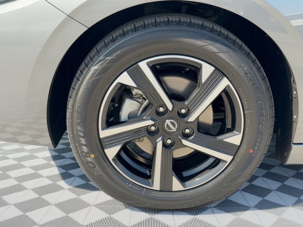 2025 Nissan Sentra SV - Photo 13