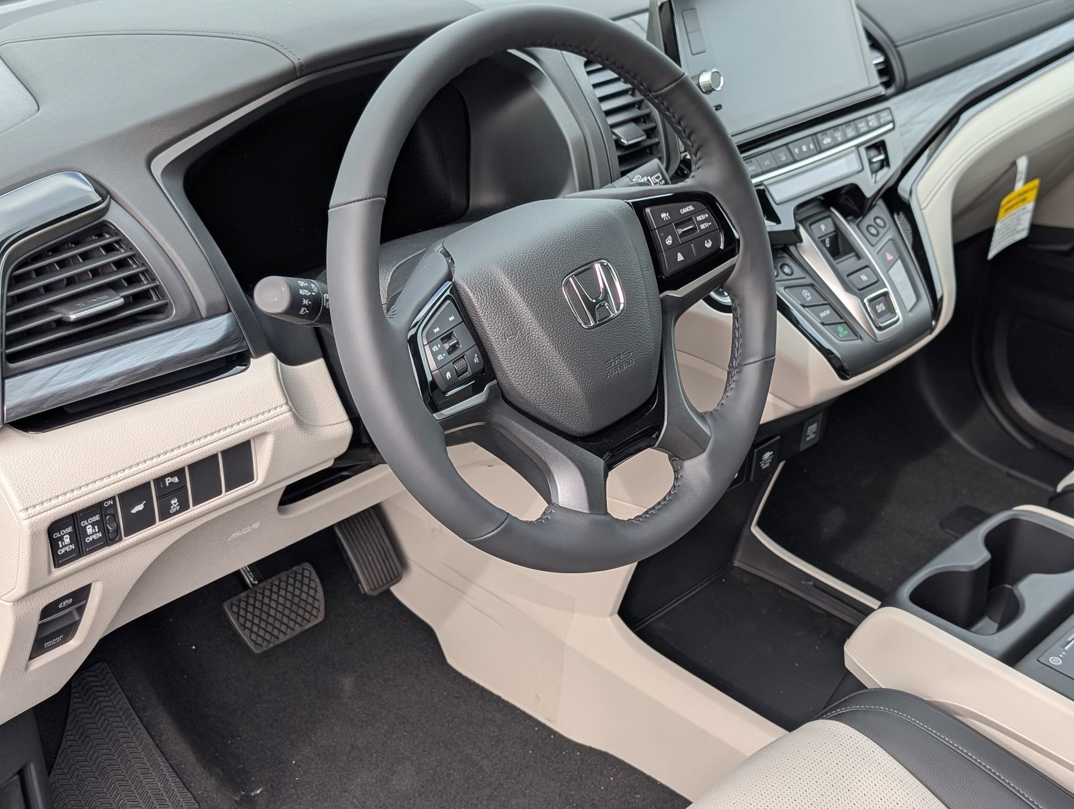 2026 Honda Odyssey Elite photo 4