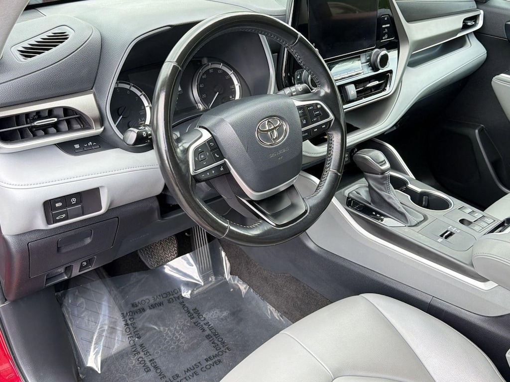 Used 2023 Toyota Highlander XLE SUV