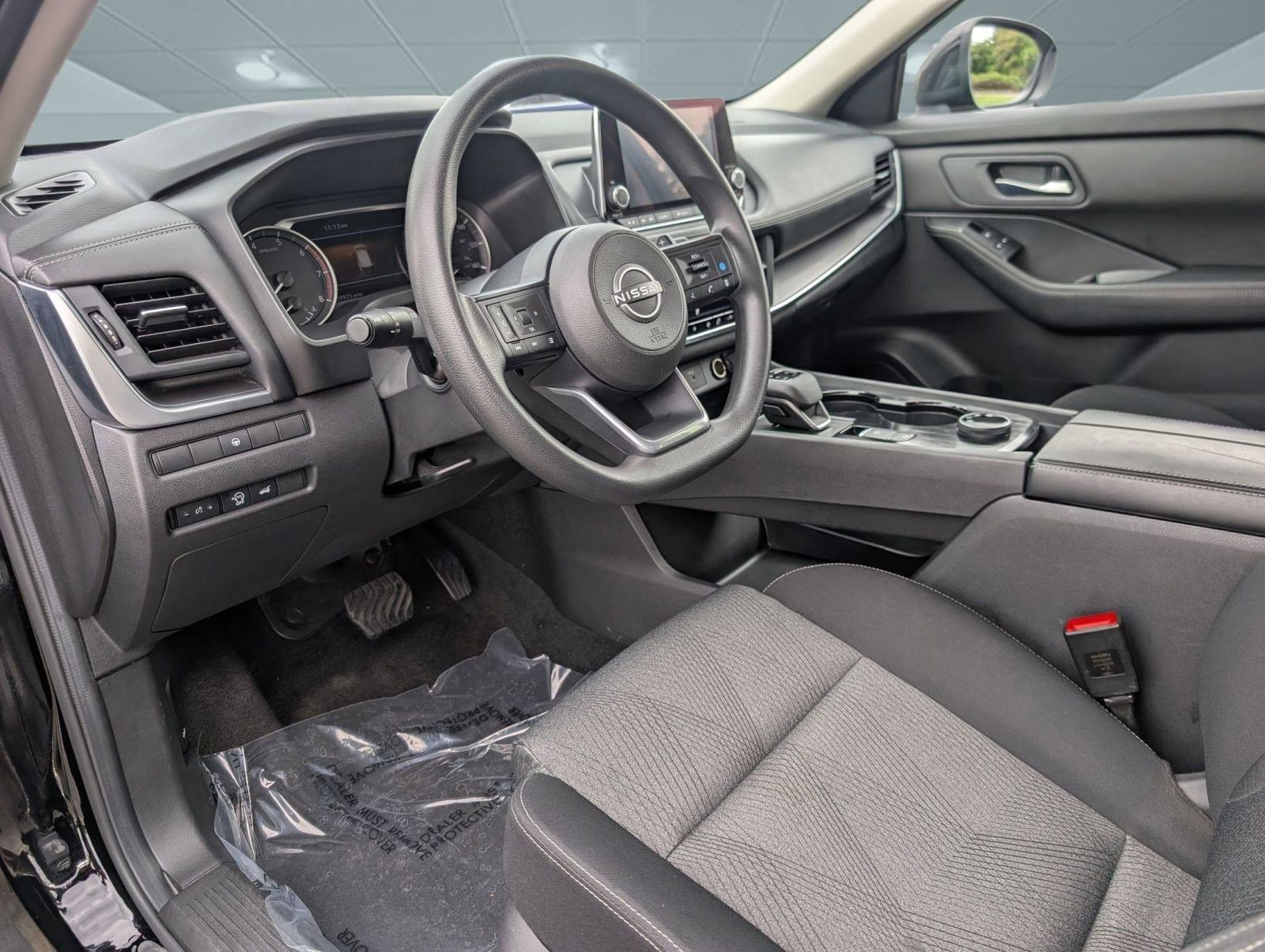 2024 Nissan Rogue SV photo 3