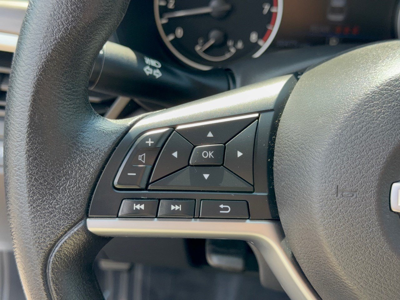 2025 Nissan Altima SV - Photo 18