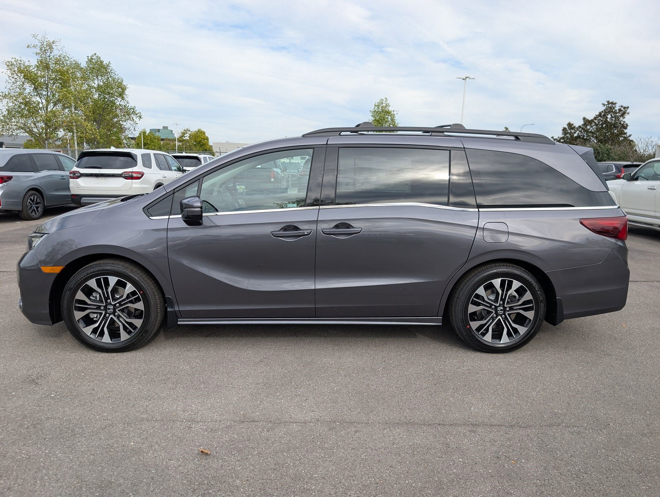 2026 Honda Odyssey Elite photo 2