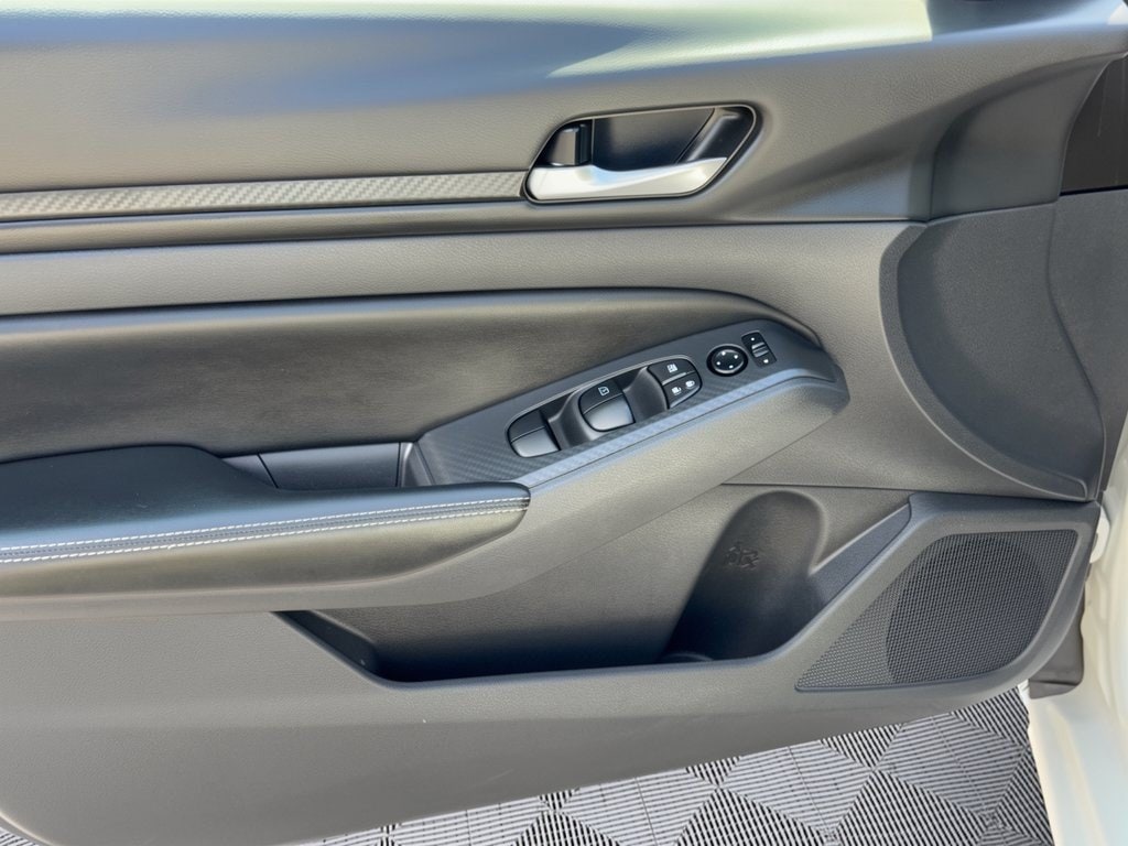 2025 Nissan Altima SV - Photo 14