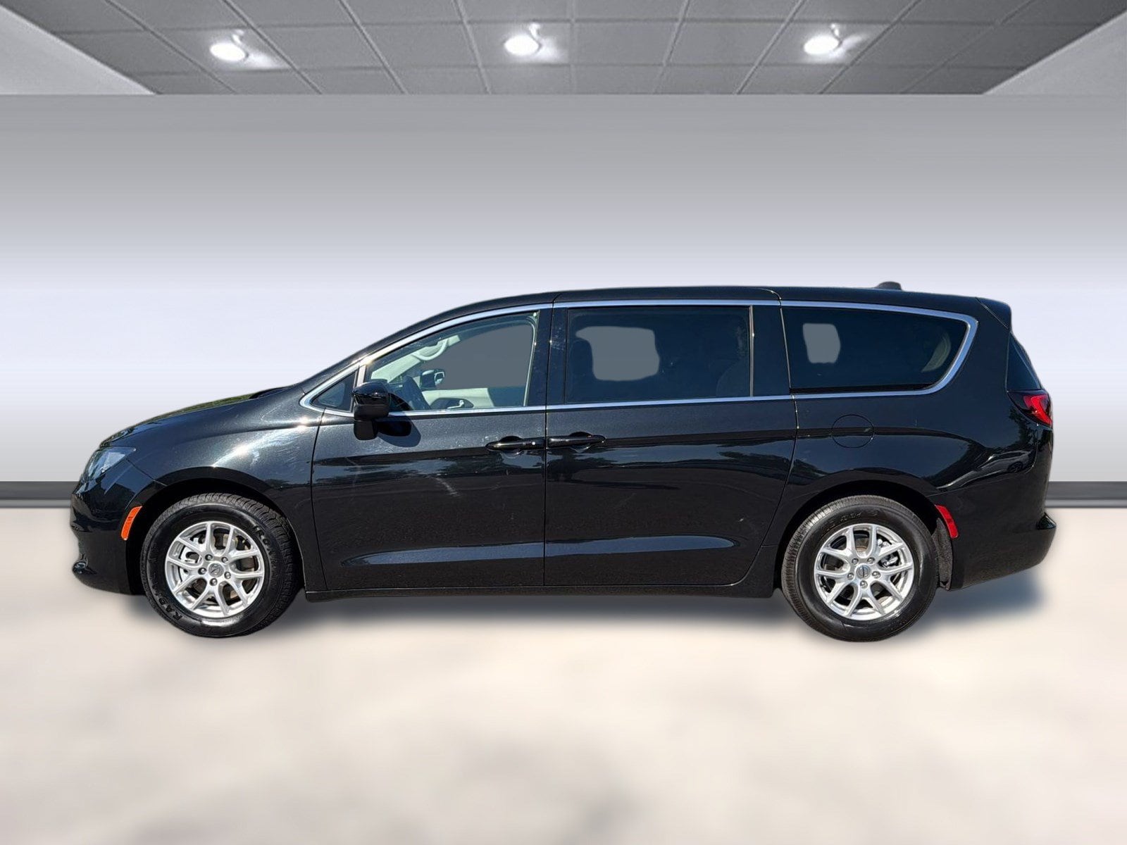 Voyager LX Van Passenger Van