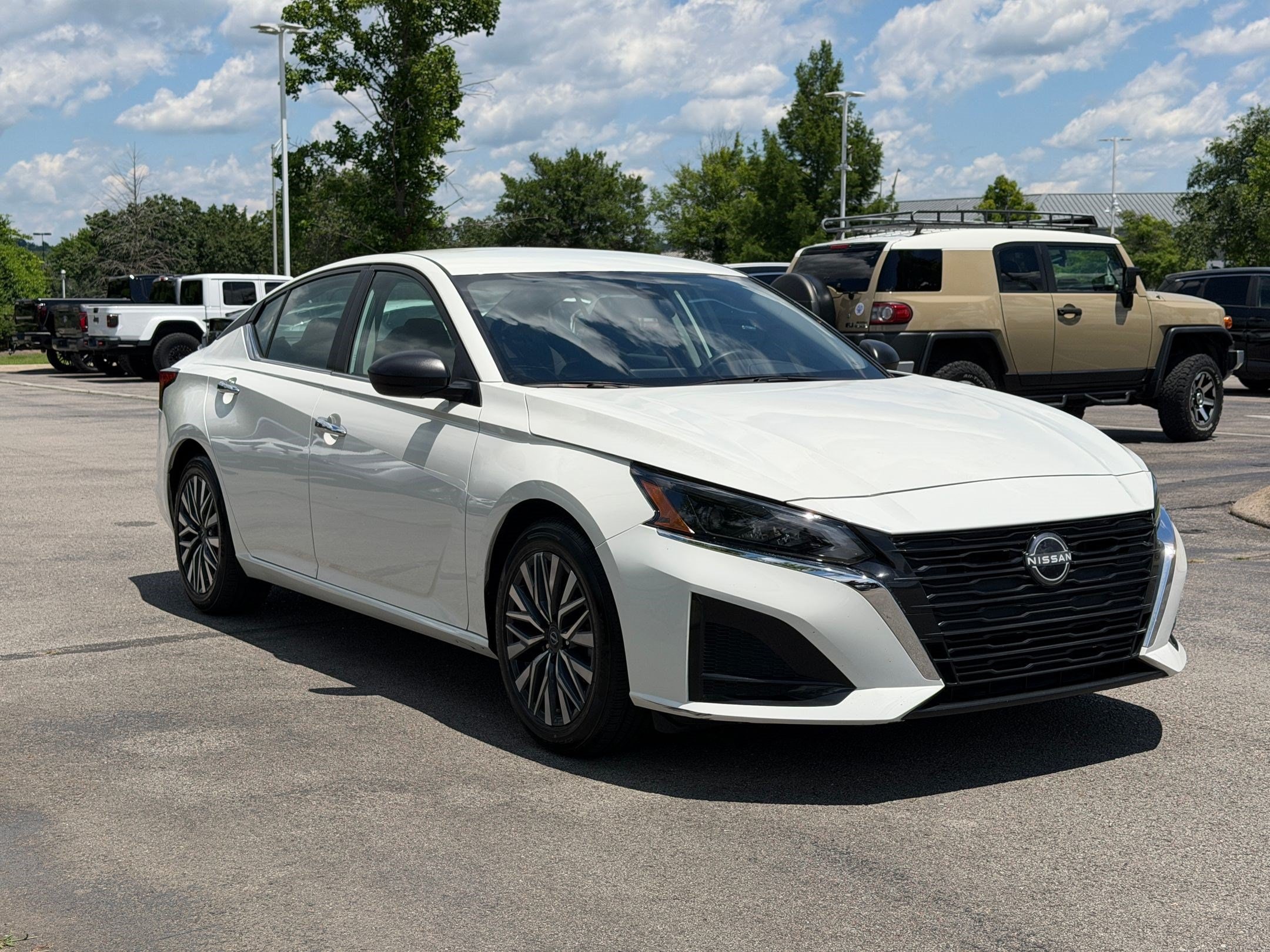 2025 Nissan Altima SV - Photo 6