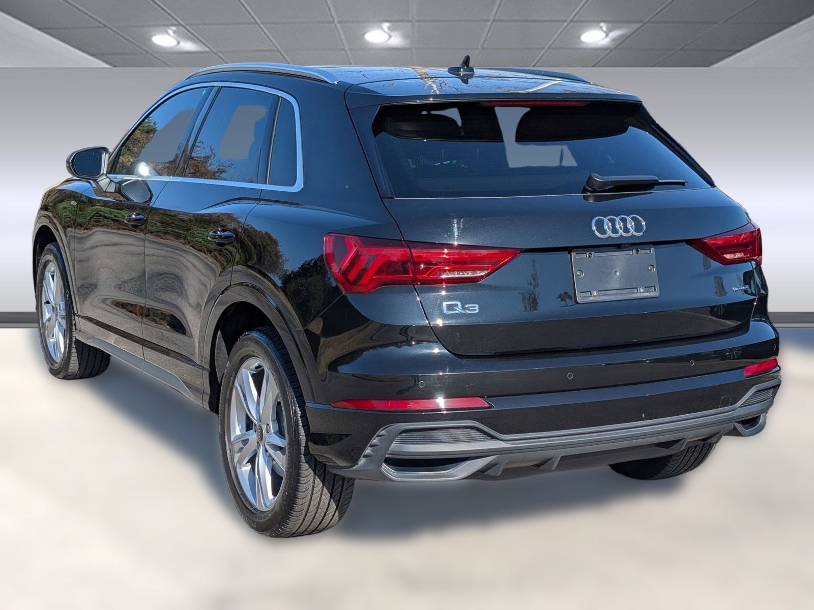 2023 Audi Q3 S line Premium Plus photo 2
