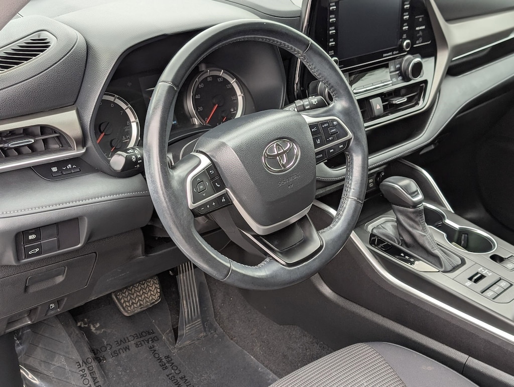 Used 2022 Toyota Highlander LE SUV
