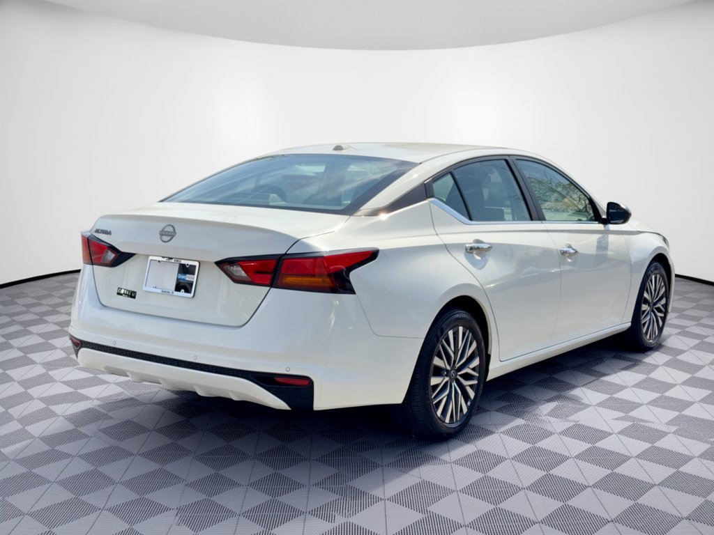 2025 Nissan Altima SV - Photo 9