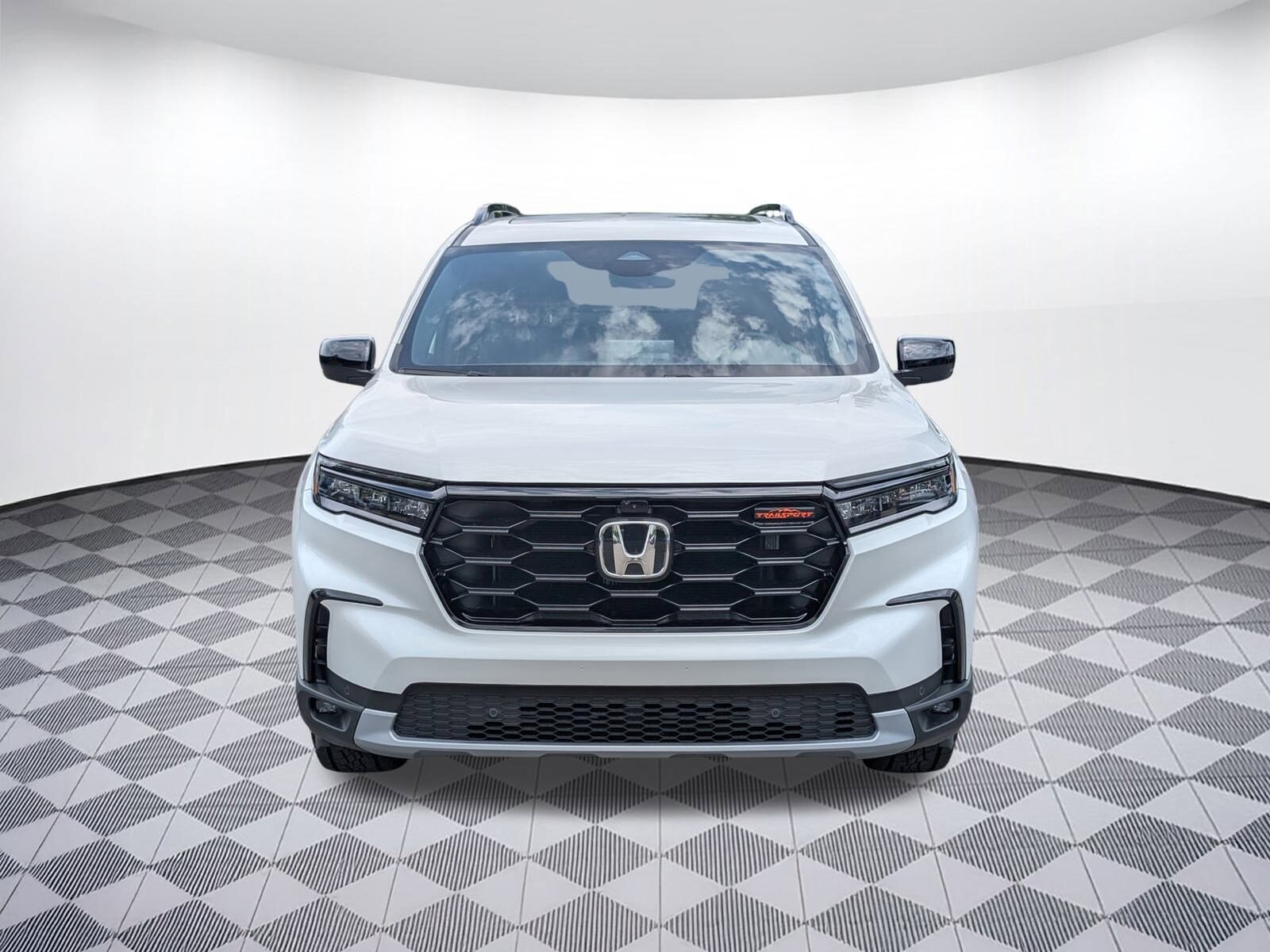 2025 Honda Pilot TrailSport photo 3