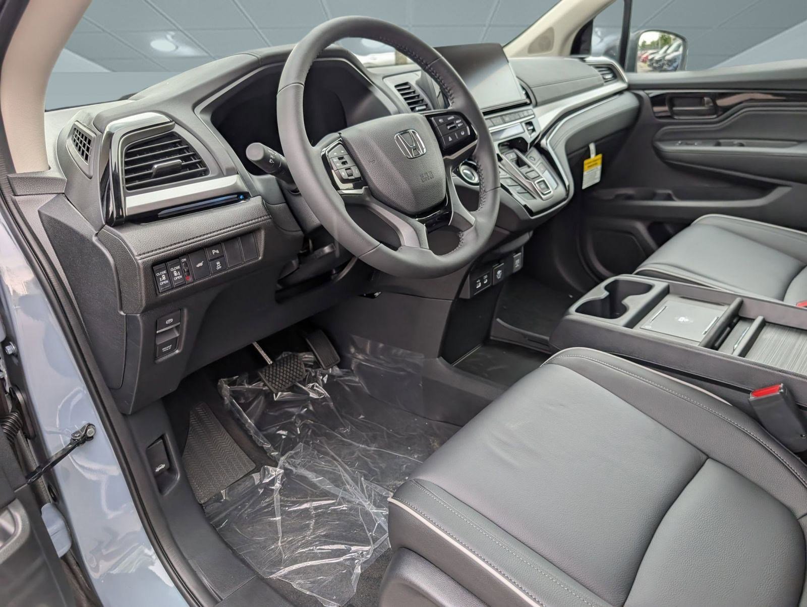 2026 Honda Odyssey Touring photo 4