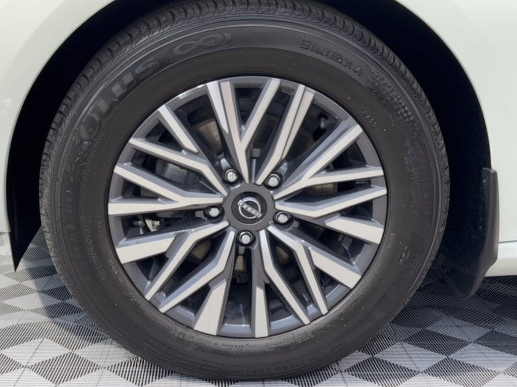 2025 Nissan Altima SV - Photo 13