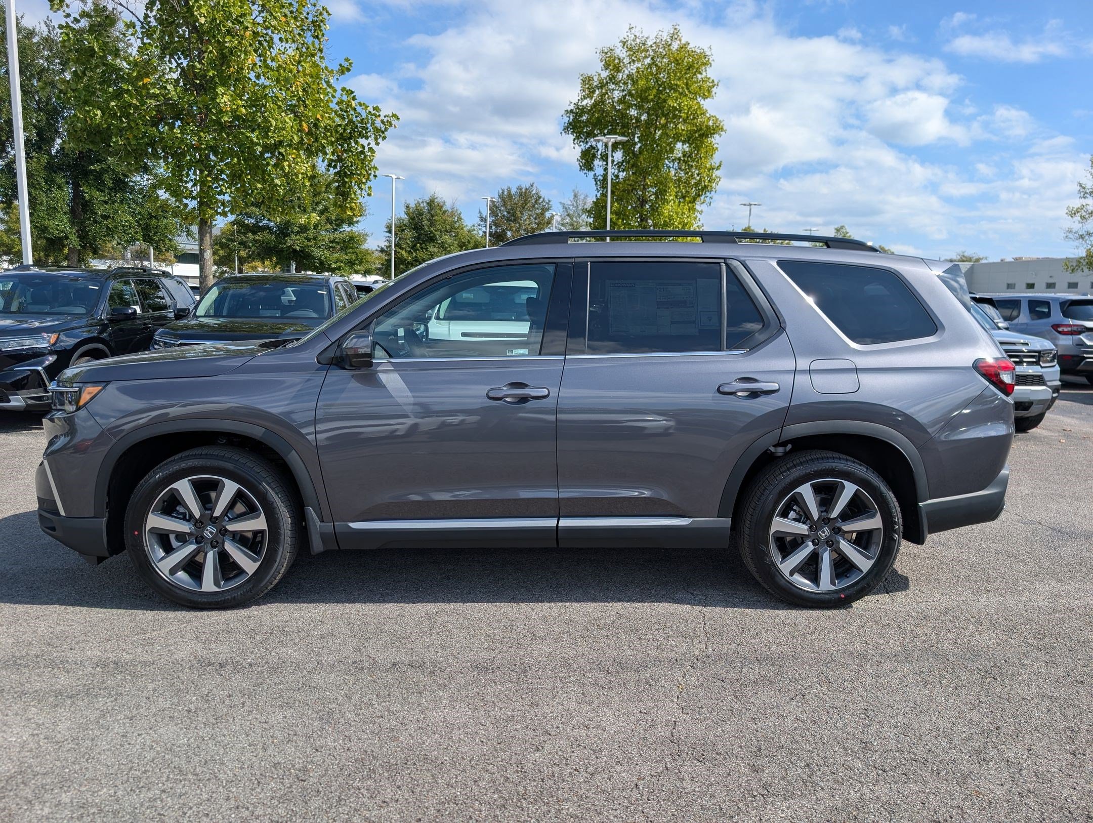 2025 Honda Pilot Elite photo 2
