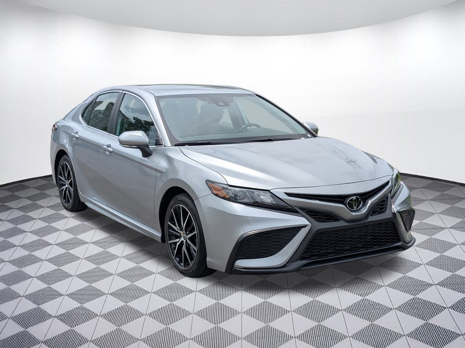 2023 Toyota Camry SE photo 2