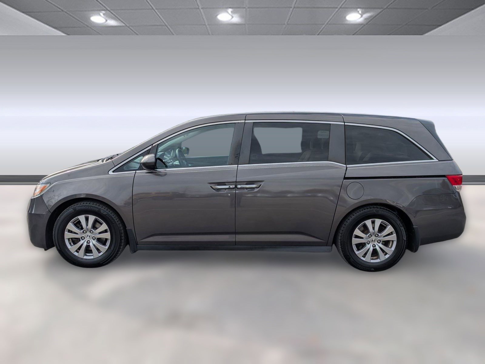 2016 Honda Odyssey SE photo 2