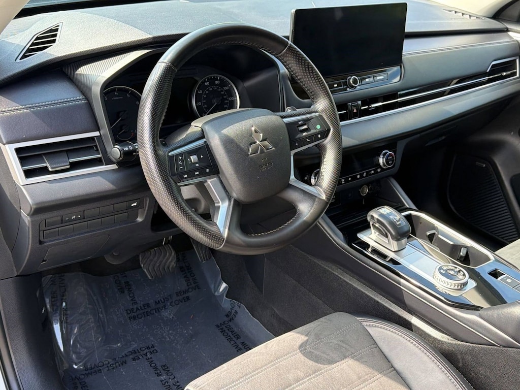 Used 2025 Mitsubishi Outlander SE SUV