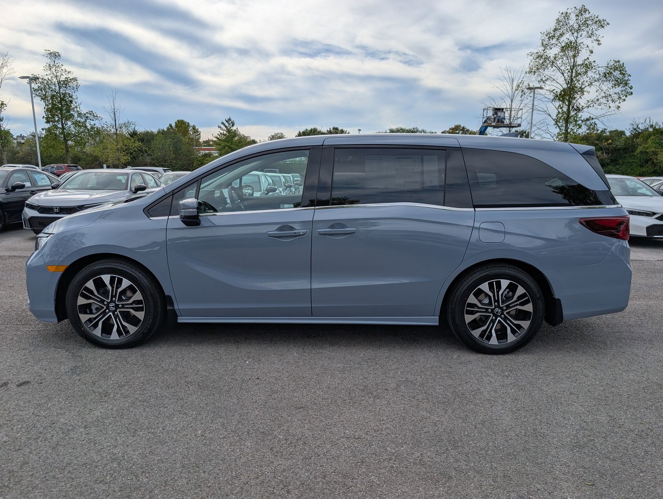 2026 Honda Odyssey Elite photo 2