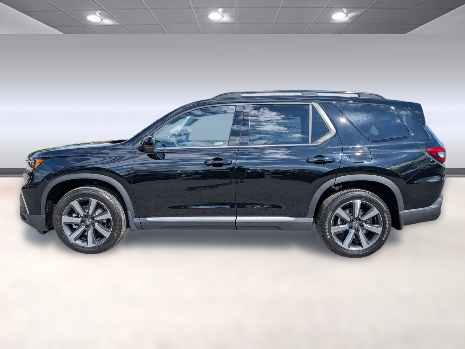 2025 Honda Pilot Touring photo 2