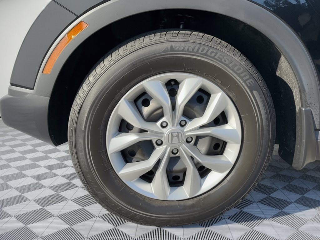 2025 Honda CR-V LX - Photo 13
