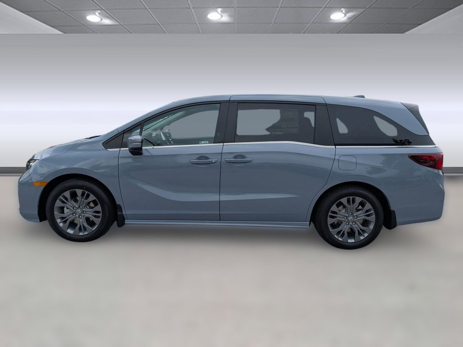2026 Honda Odyssey Touring photo 2