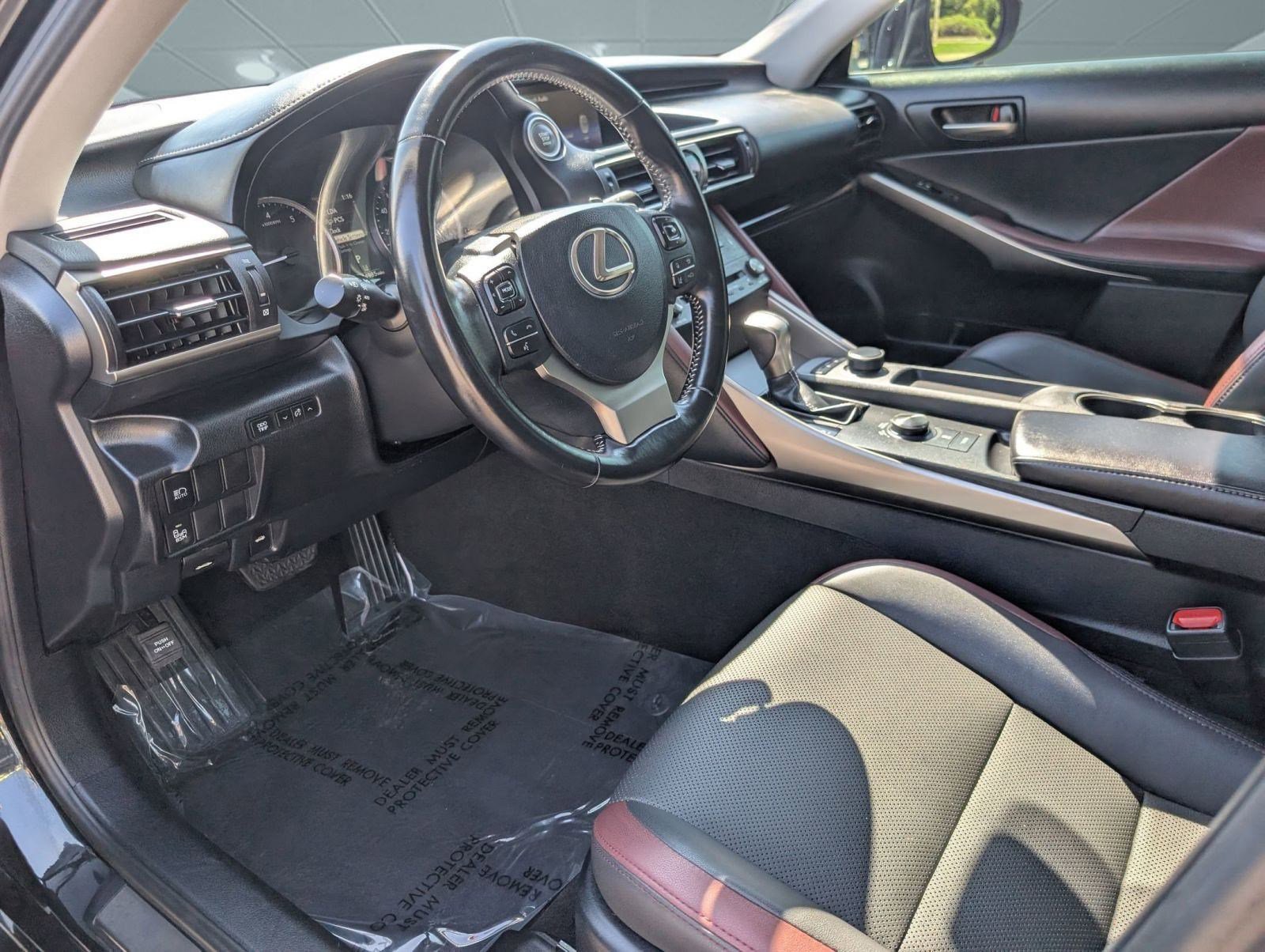 2020 Lexus IS 300 photo 3