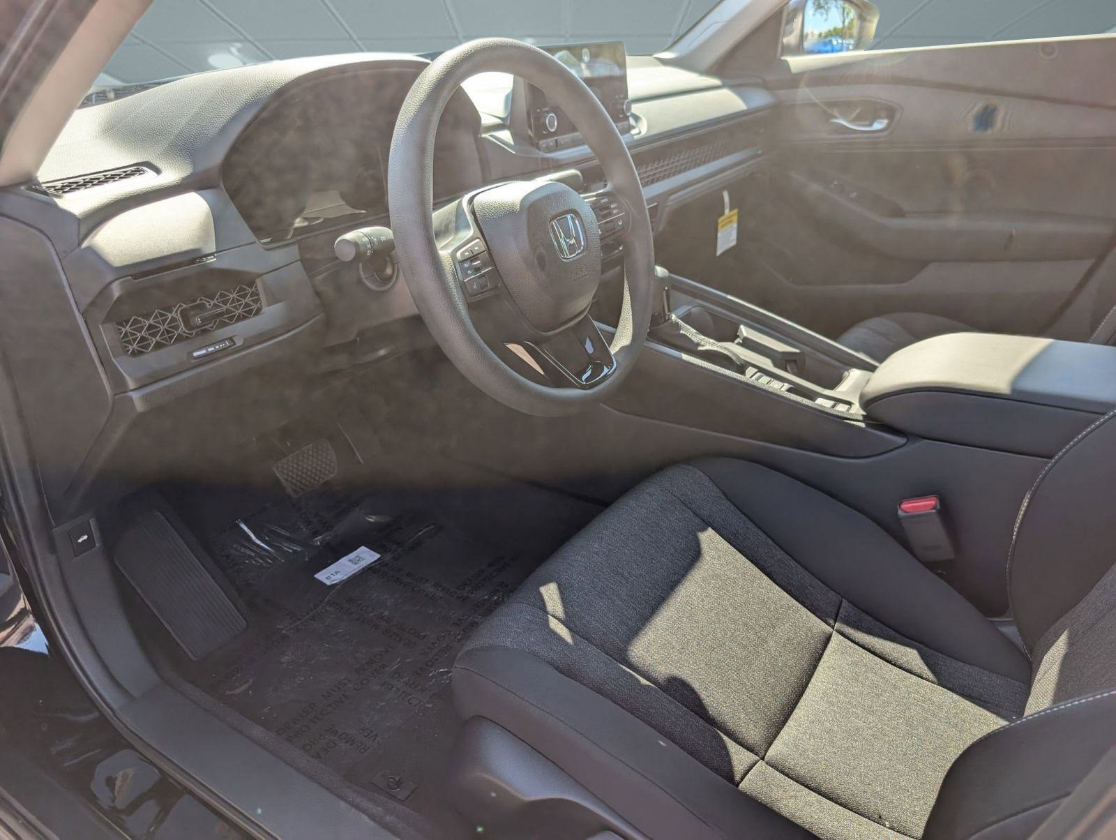 2025 Honda Accord LX photo 4
