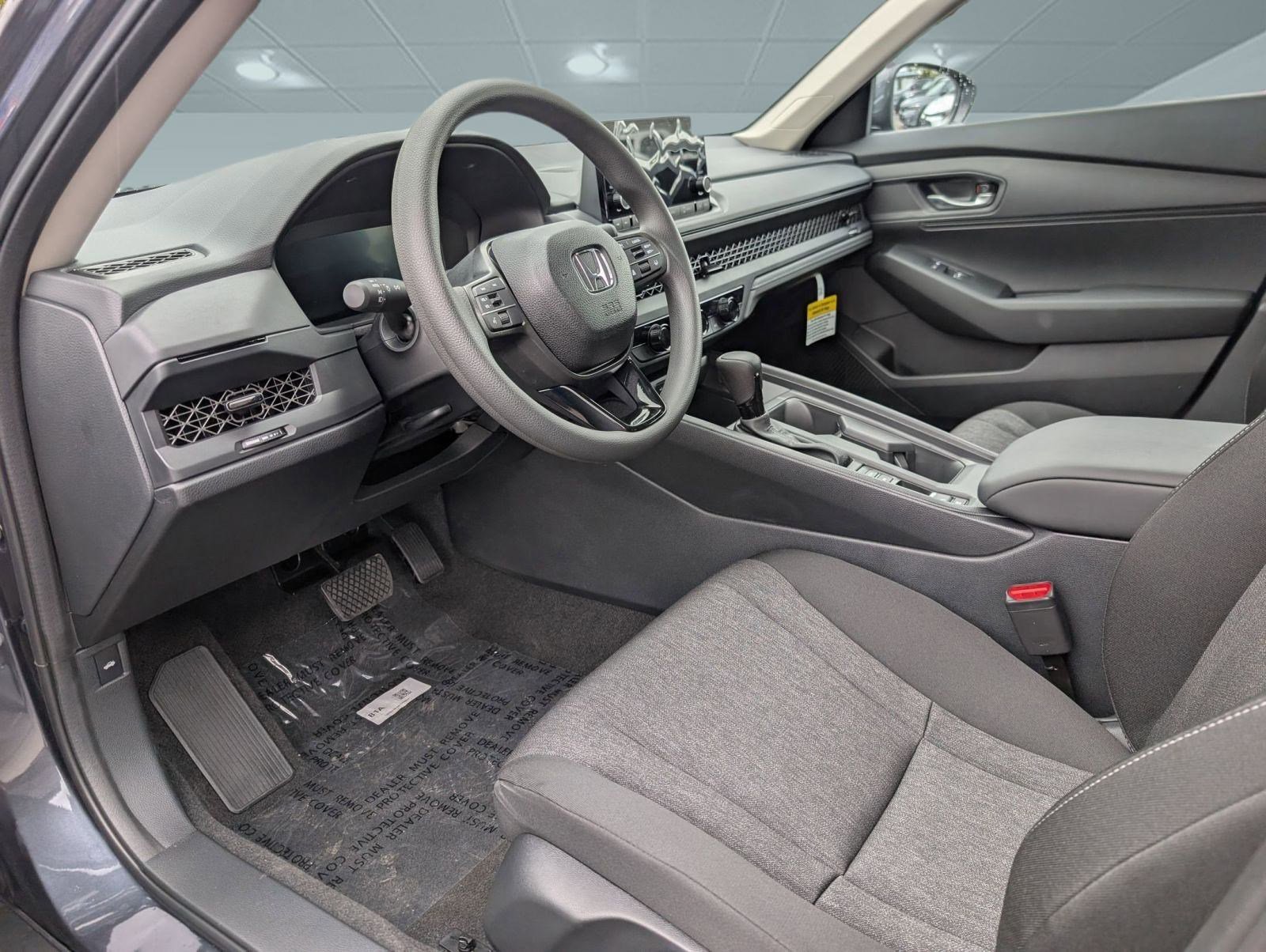 2025 Honda Accord LX photo 4