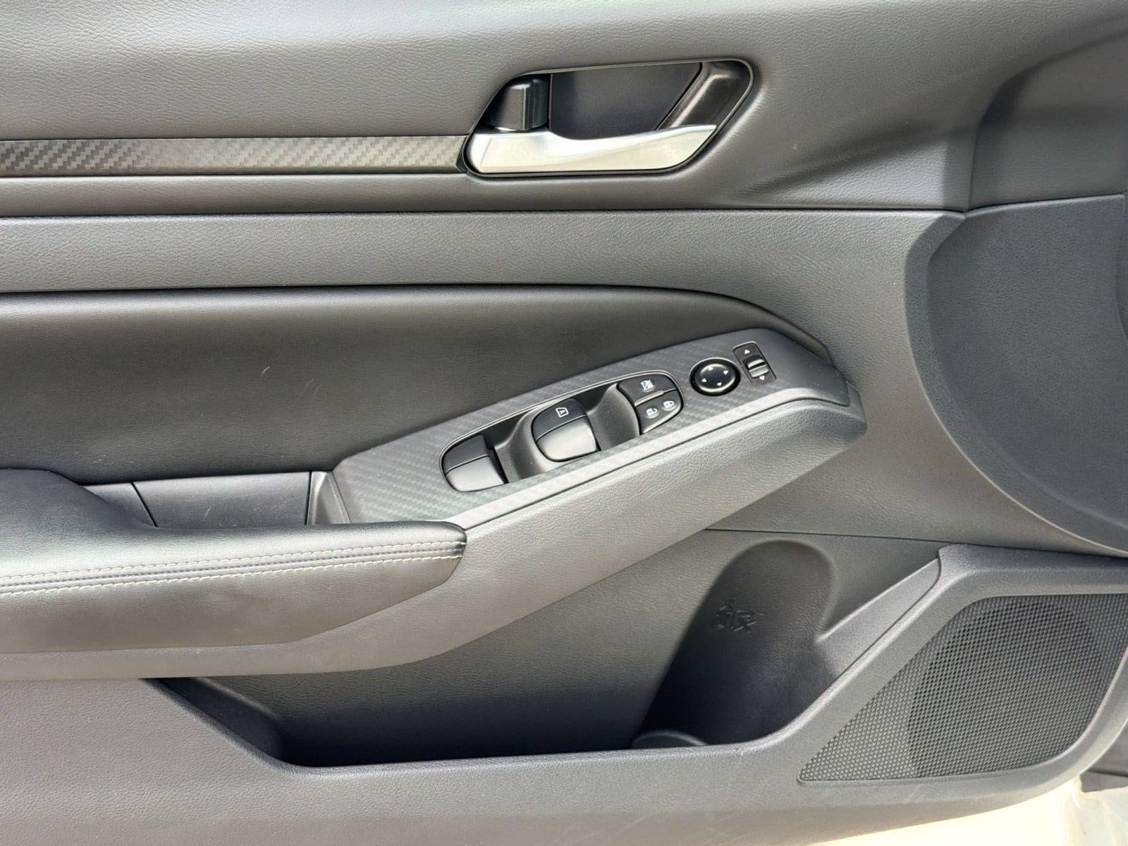 2025 Nissan Altima SV - Photo 14