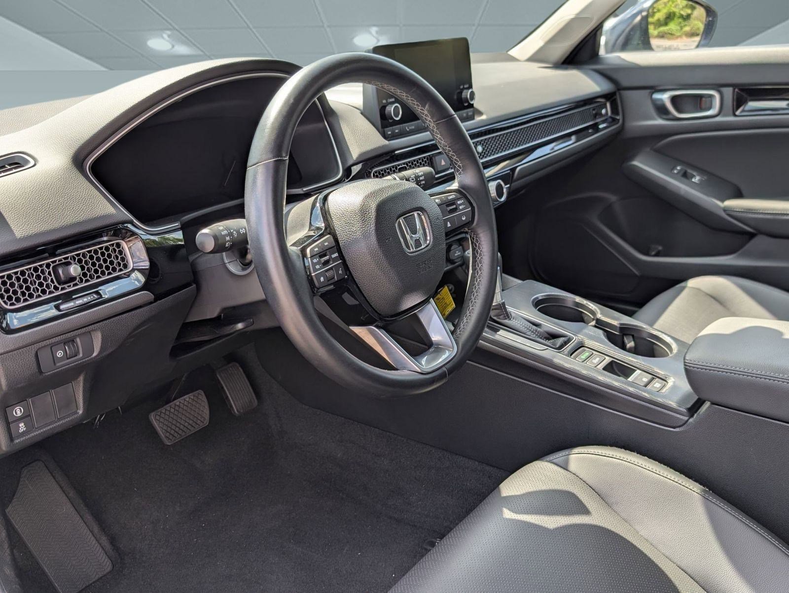 2024 Honda Civic EX-L Hatchback photo 4