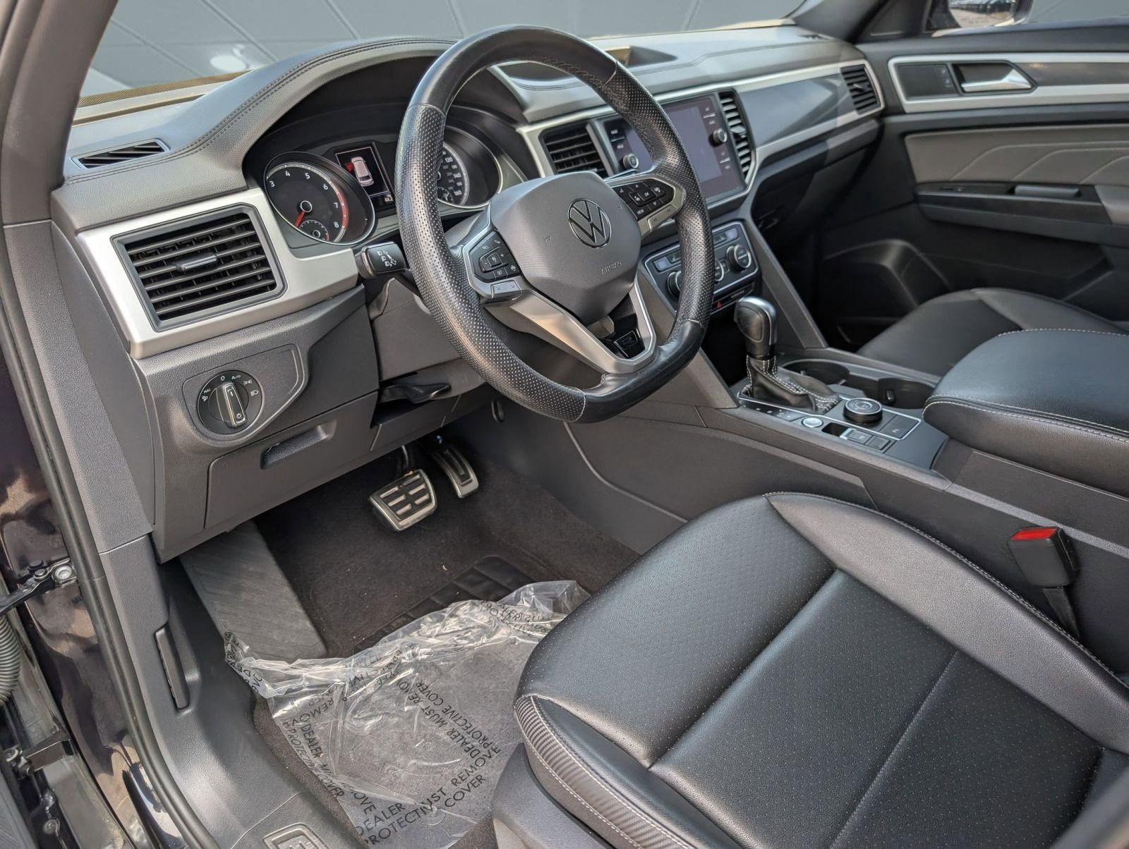 2021 Volkswagen Atlas Cross Sport V6 SE Technology R-Line photo 3