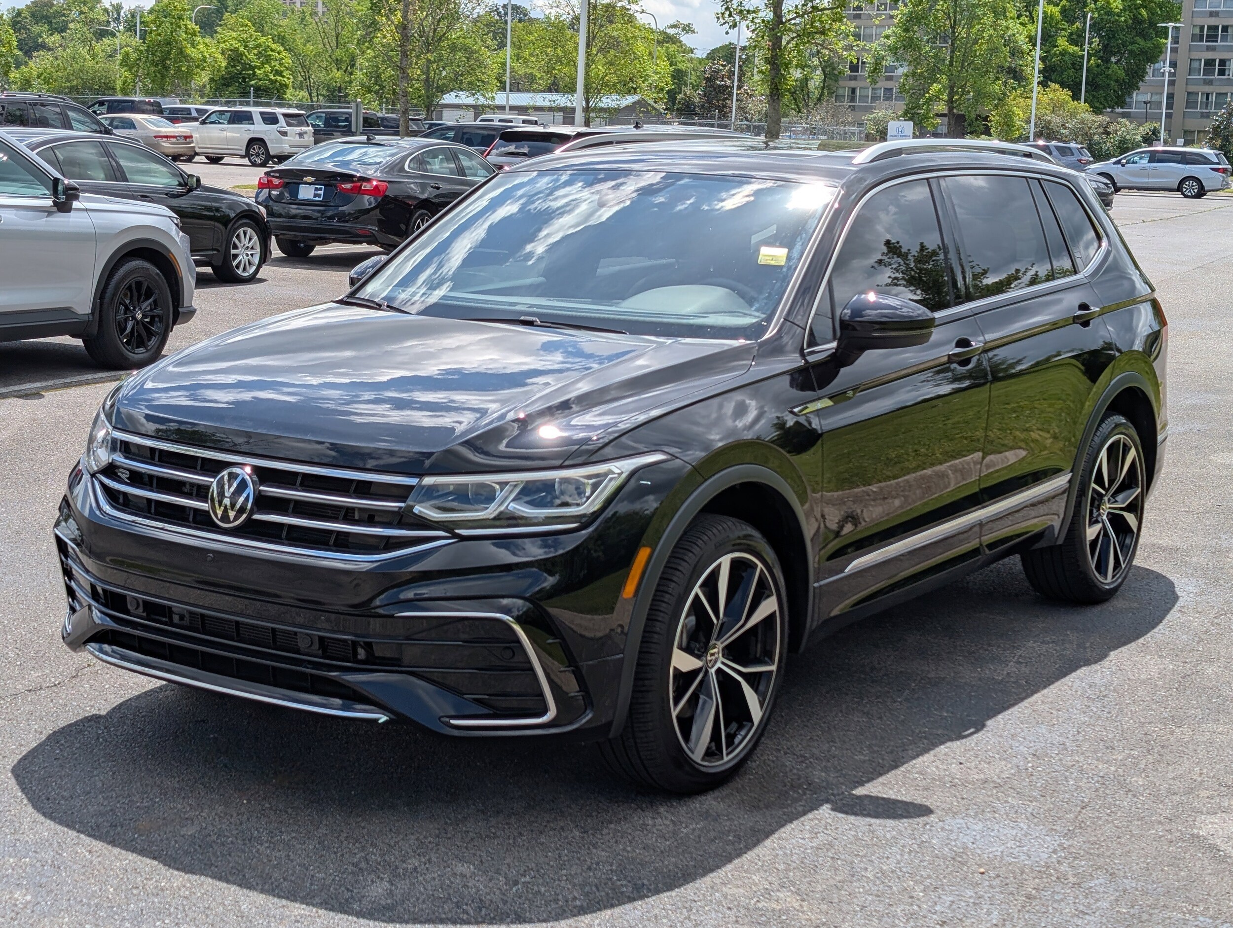 2022 Volkswagen Tiguan SEL Premium R-Line photo 4