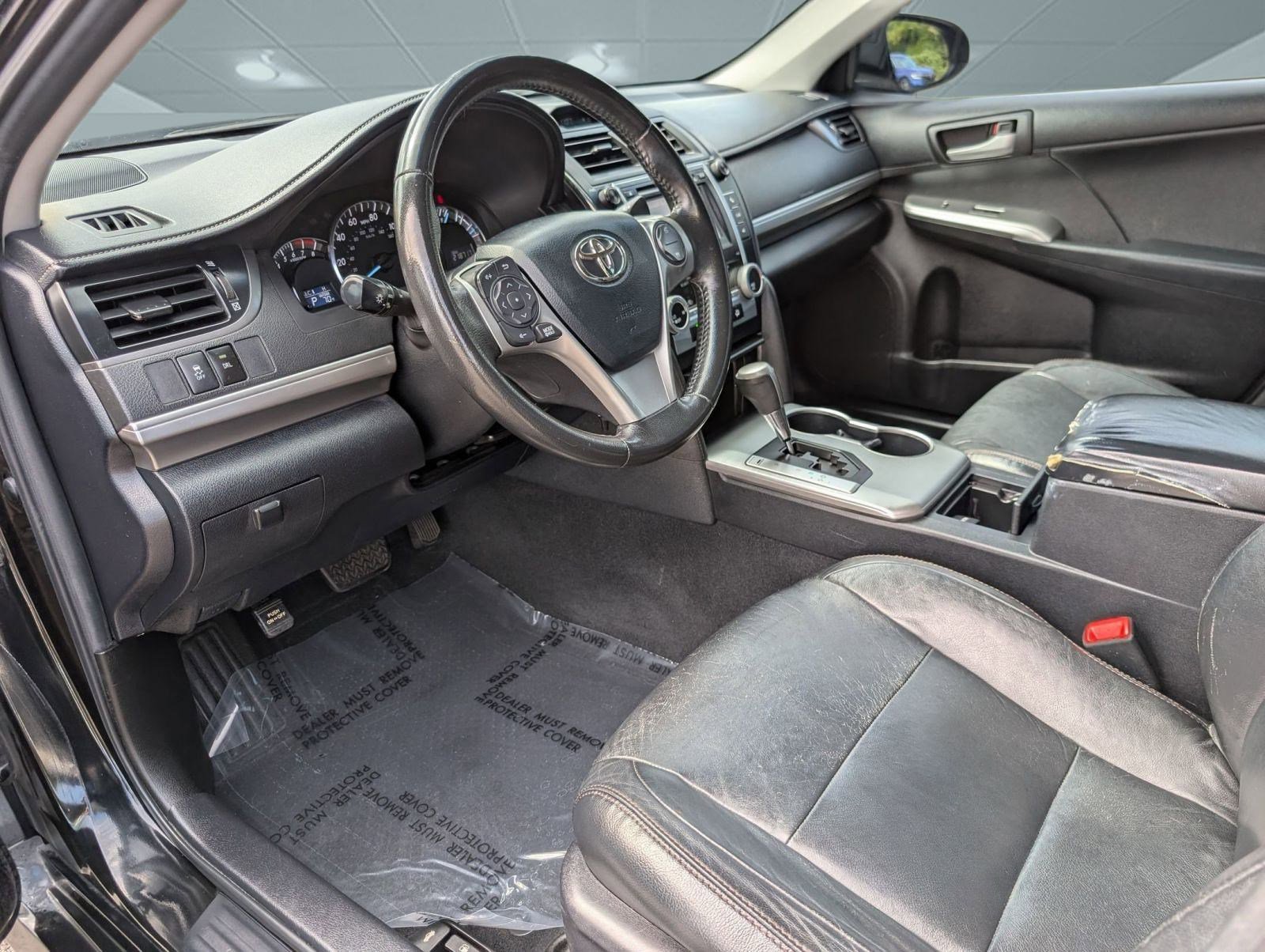 2012 Toyota Camry SE photo 4