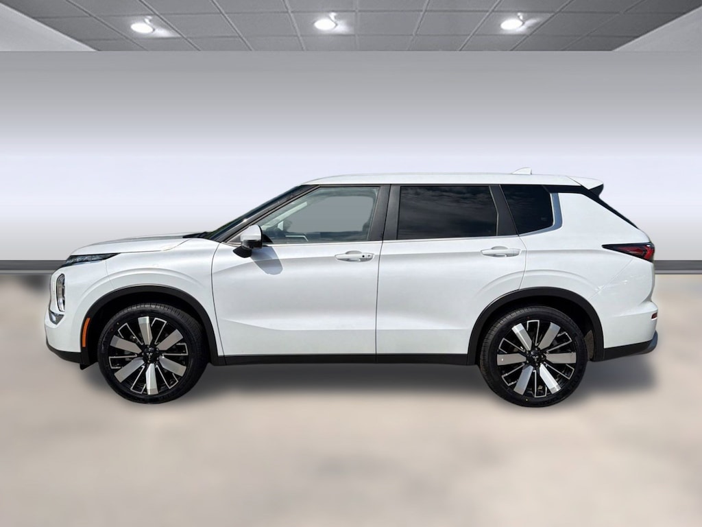 Used 2025 Mitsubishi Outlander SE SUV