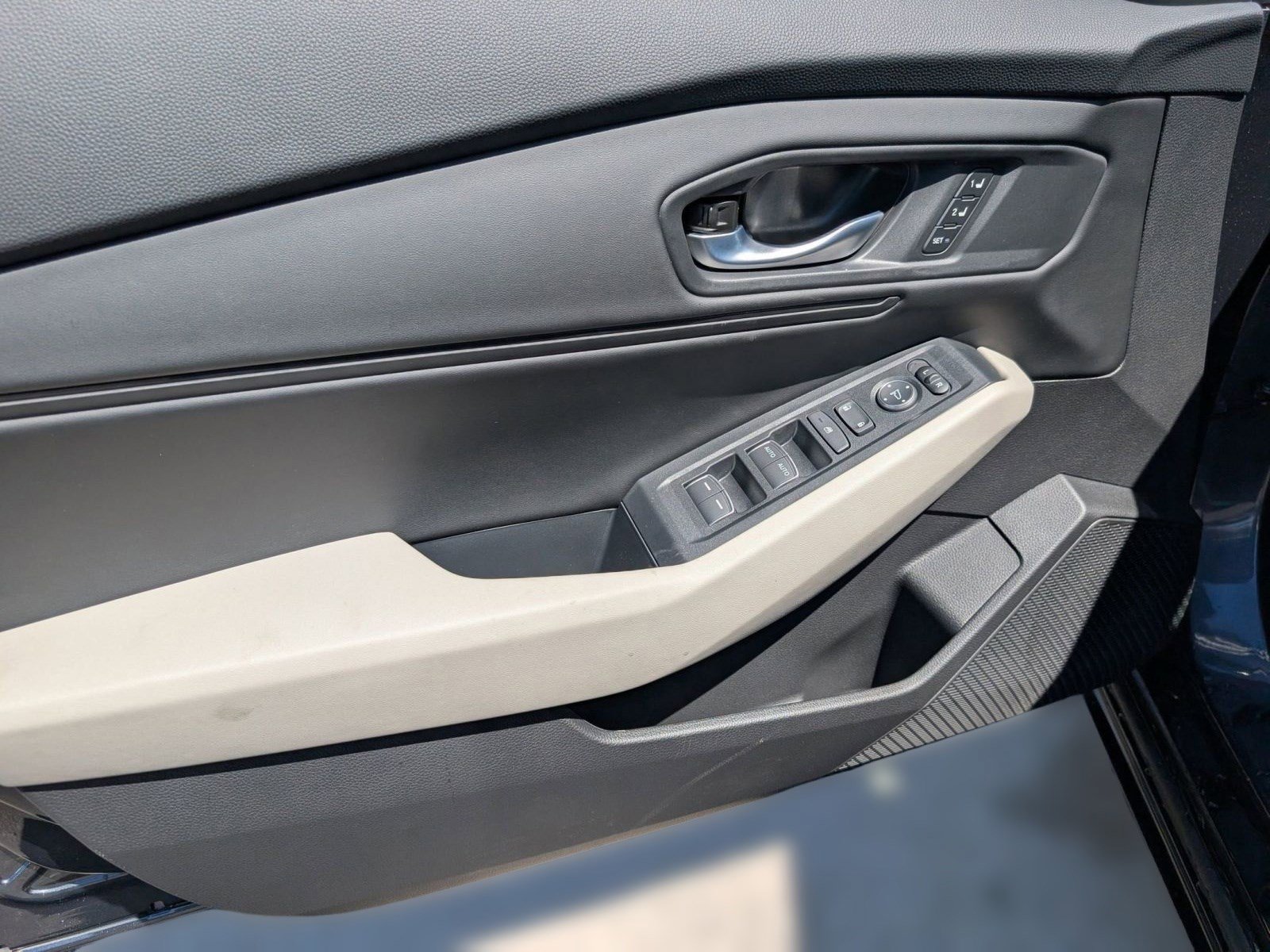 2025 Honda Accord Hybrid EX-L - Photo 12