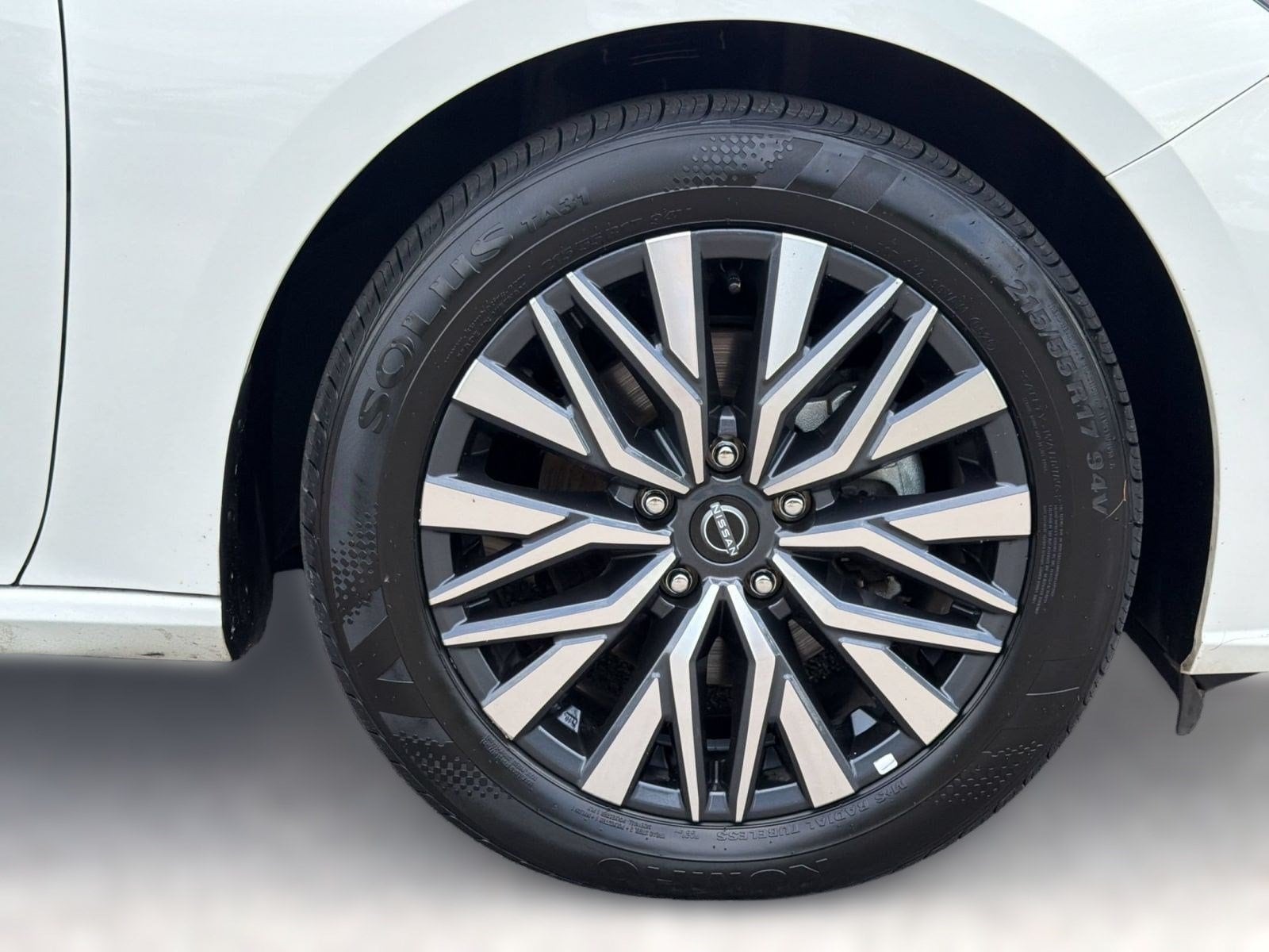 2025 Nissan Altima SV - Photo 13