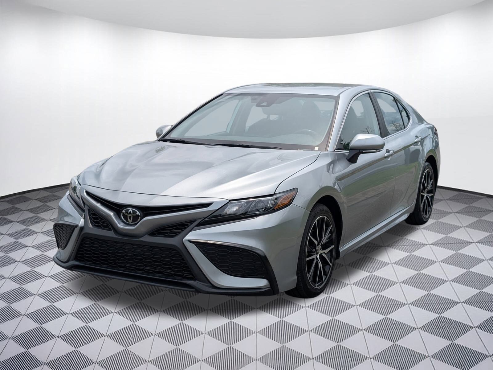 2023 Toyota Camry SE photo 4