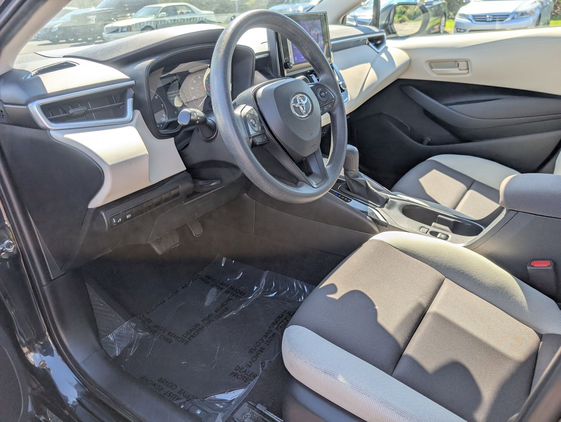 2023 Toyota Corolla LE photo 3