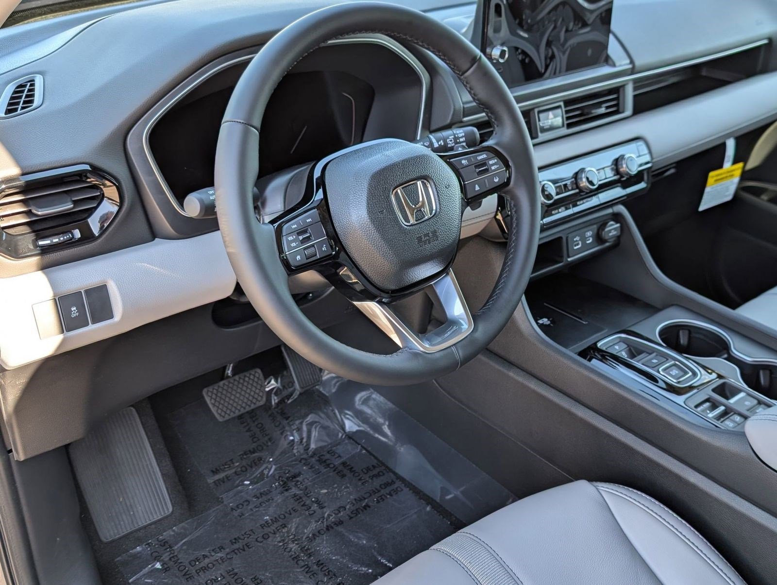 2025 Honda Pilot Touring photo 4