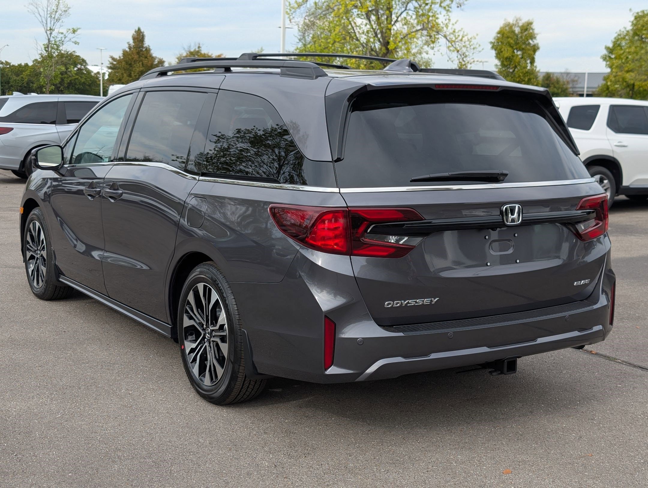 2026 Honda Odyssey Elite photo 3