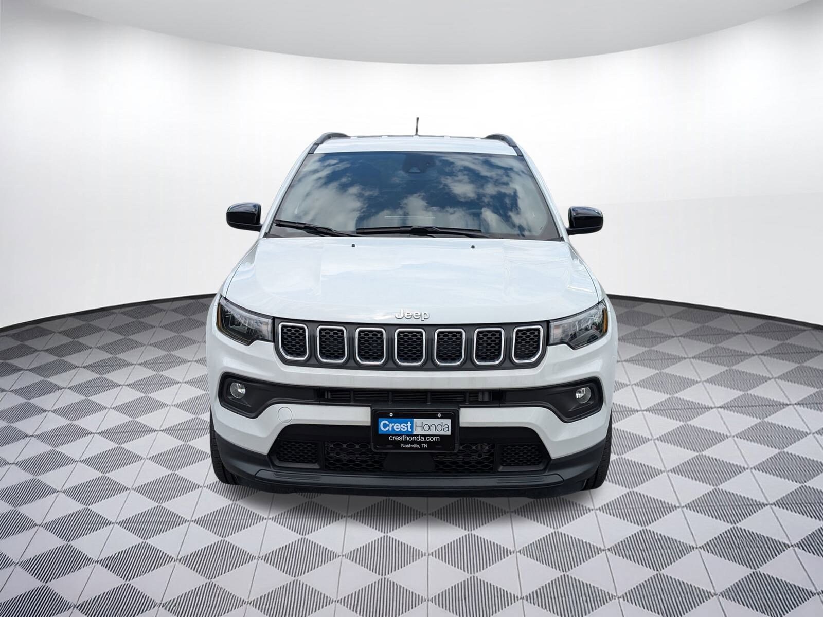 2023 Jeep Compass Latitude photo 3