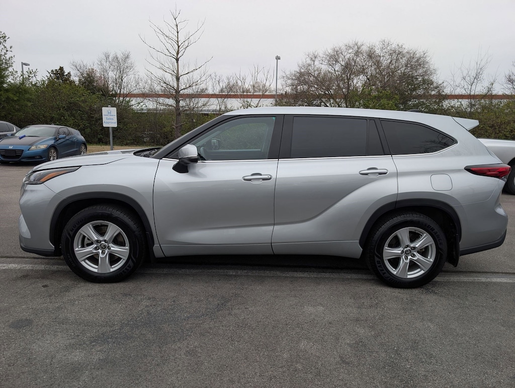 Used 2022 Toyota Highlander LE SUV