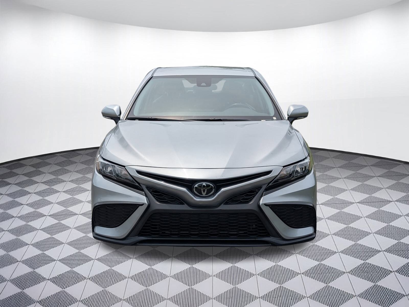 2023 Toyota Camry SE photo 3