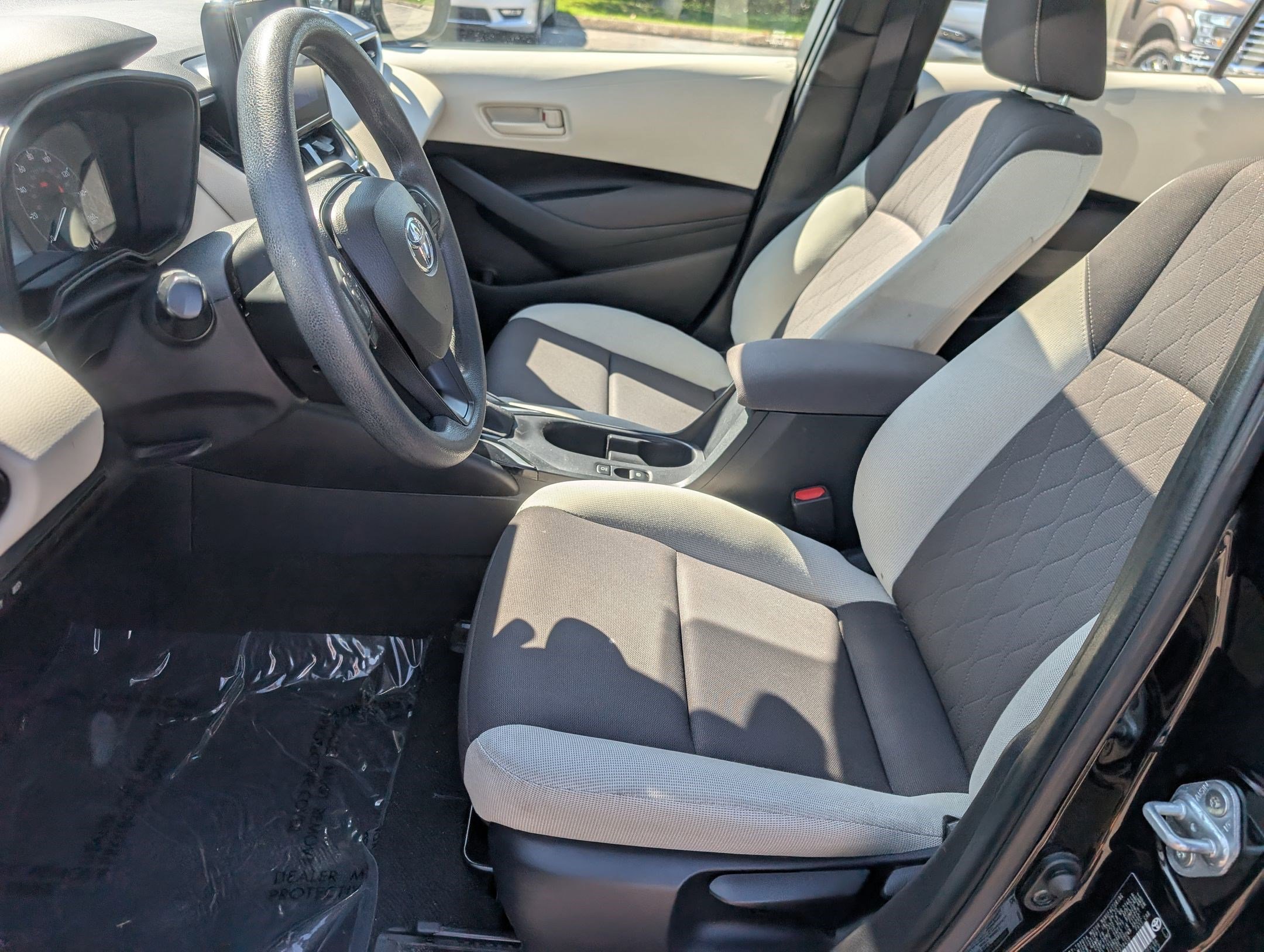 2023 Toyota Corolla LE photo 4