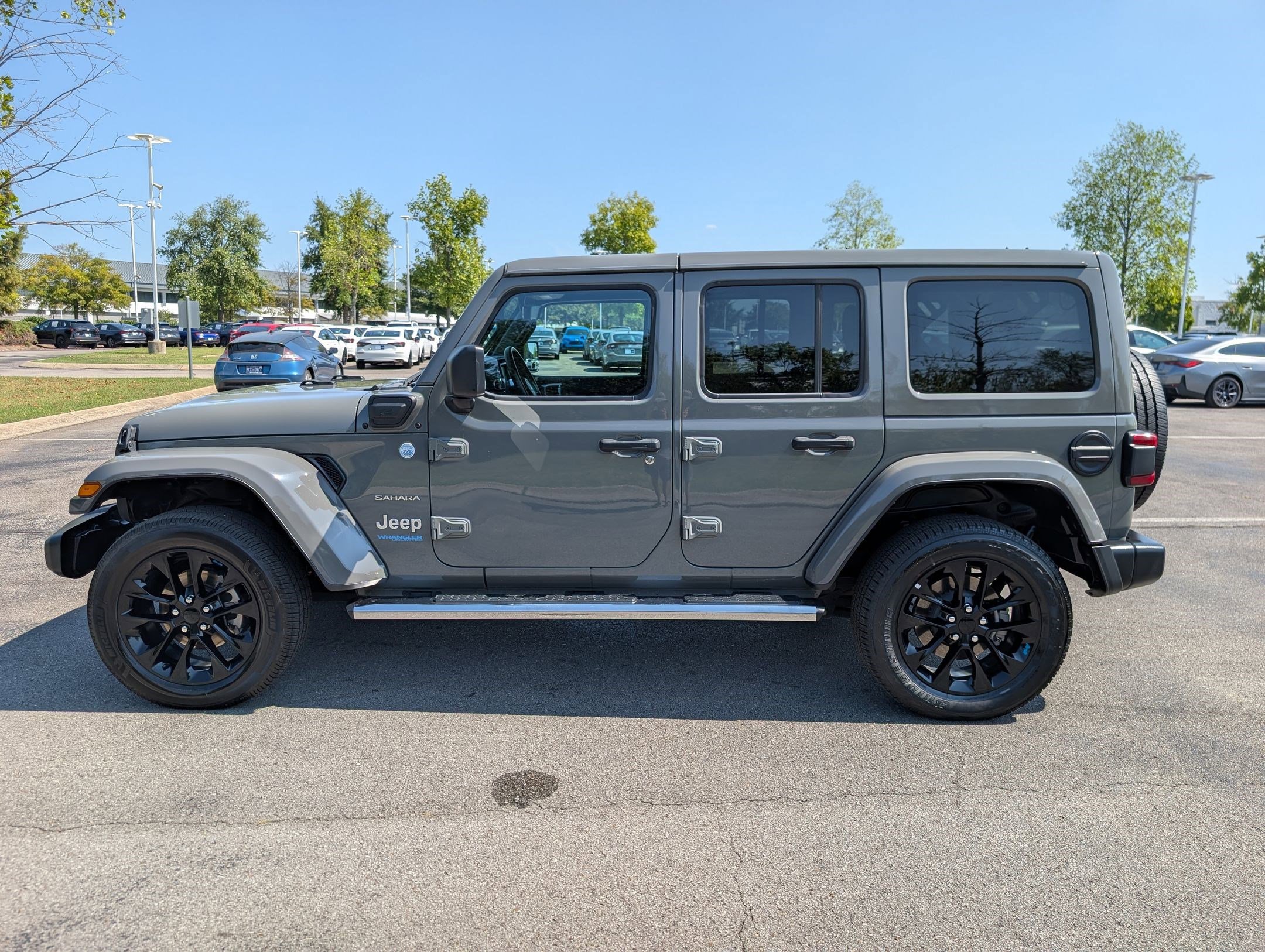 2022 Jeep Wrangler 4xe Unlimited Sahara photo 2