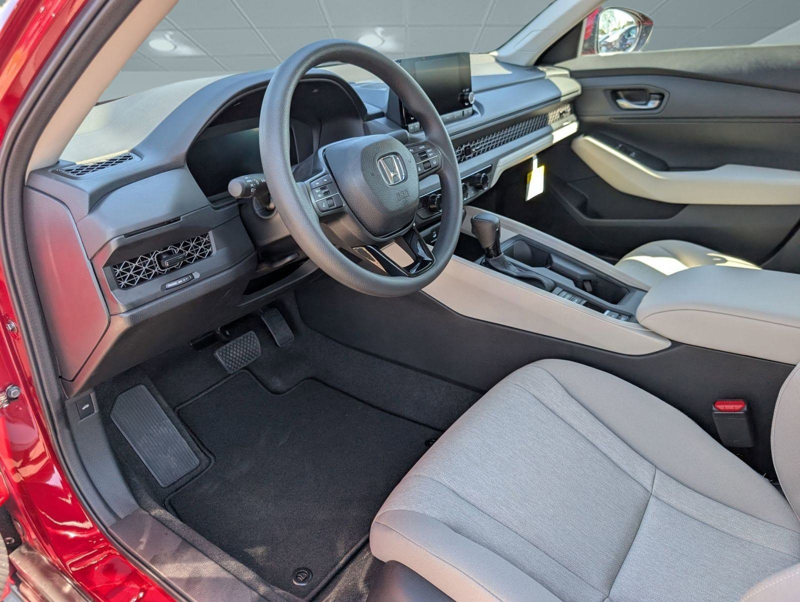 2025 Honda Accord LX photo 4